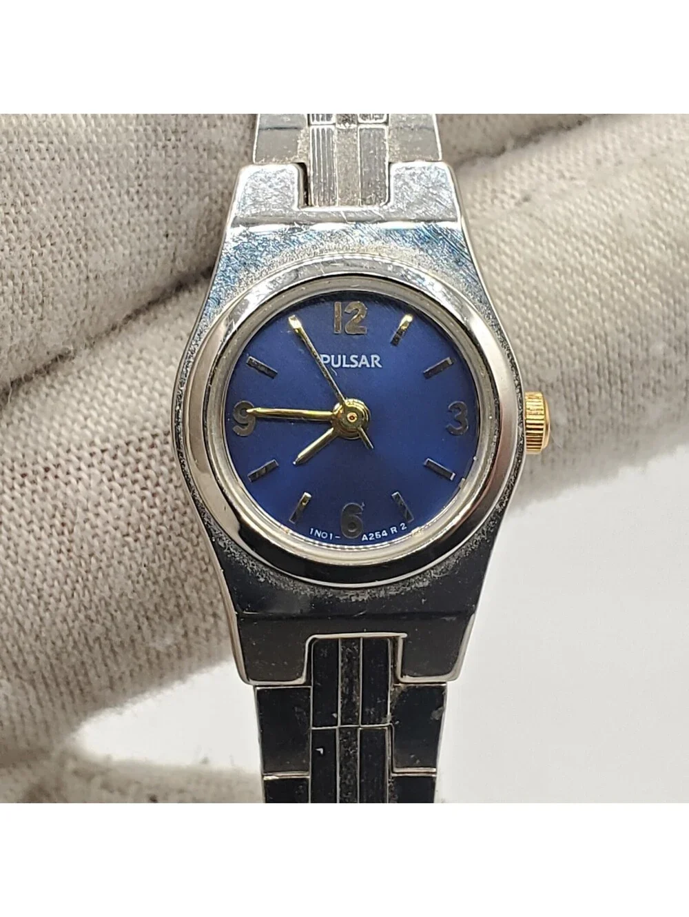 Pulsar Quartz Womens Watch 17mm Silver Tone Blue Round Dial New Battery